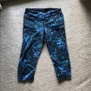 Lululemon size 6 crops